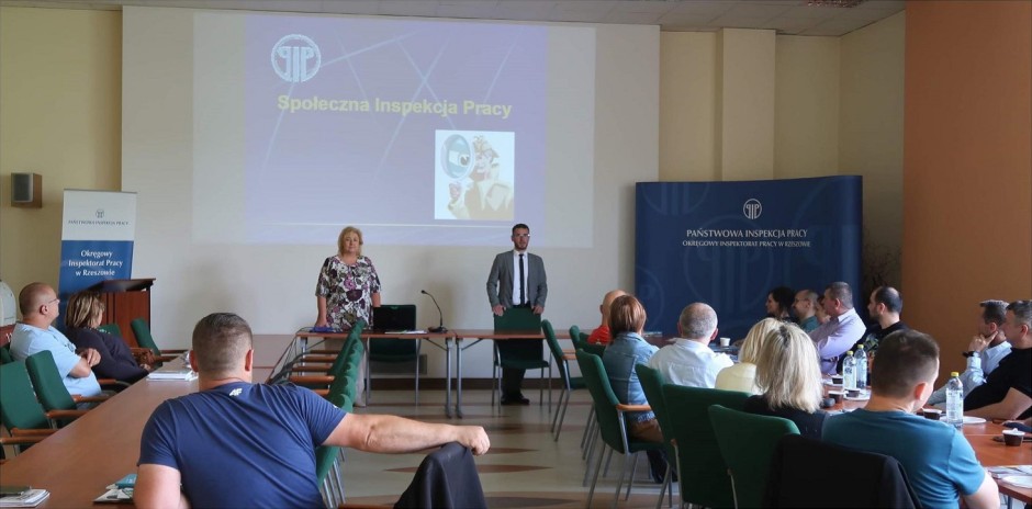 Przedstawiciele OIP w Rzeszowie oraz uczestnicy seminarium.
