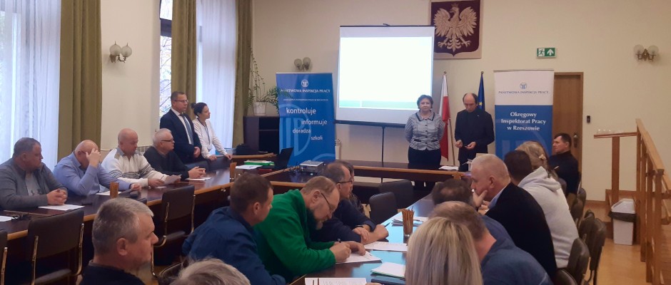 Kierownik Oddziału OIP w Tarnobrzegu, Małgorzata Kulpa, wita zgromadzonych gości przed szkoleniem w dniu 17 listopada.