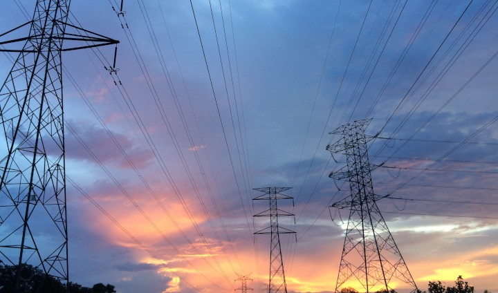 Zdjęcie ilustracyjne przedstawiający urządzenia elektroenergetyczne.