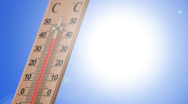 Grafika ilustracyjna przedstawiająca termometr i słońce.