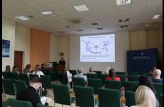 Wystąpienie poszczególnych prelegentów na sali konferencyjnej w siedzibie OIP w Rzeszowie 