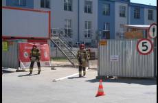Ćwiczenia akcji gaśniczo-ratowniczej na budowie budynku Laboratoryjno-Biurowego przy ul. Hoffmanowej.