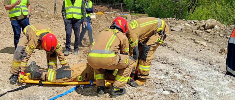 Ćwiczenia – akcja ratowniczo-gaśnicza z udziałem jednostki Państwowej Straży Pożarnej na budowie obwodnicy Sanoka realizowanej przez Budimex S.A.